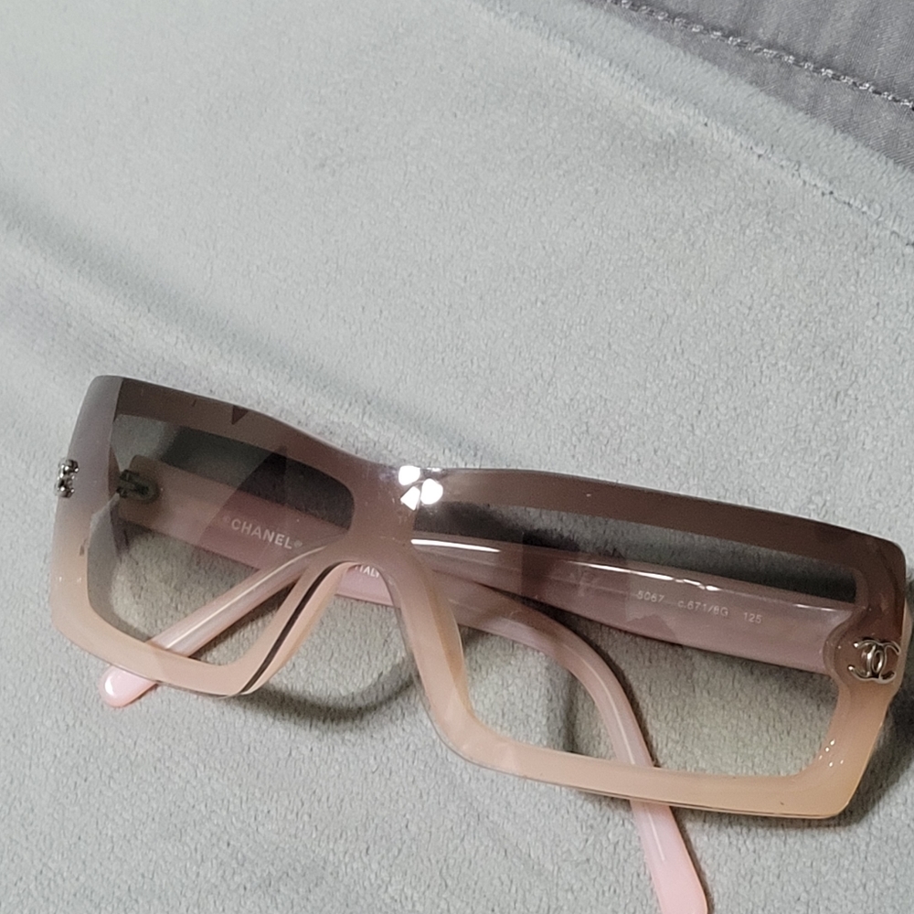 CHANEL SUNGLASSES baby pink
